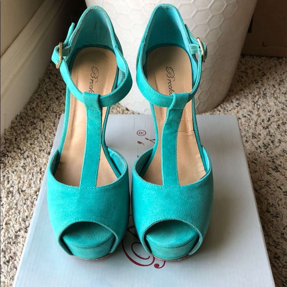 Heels - Picture 2 of 5